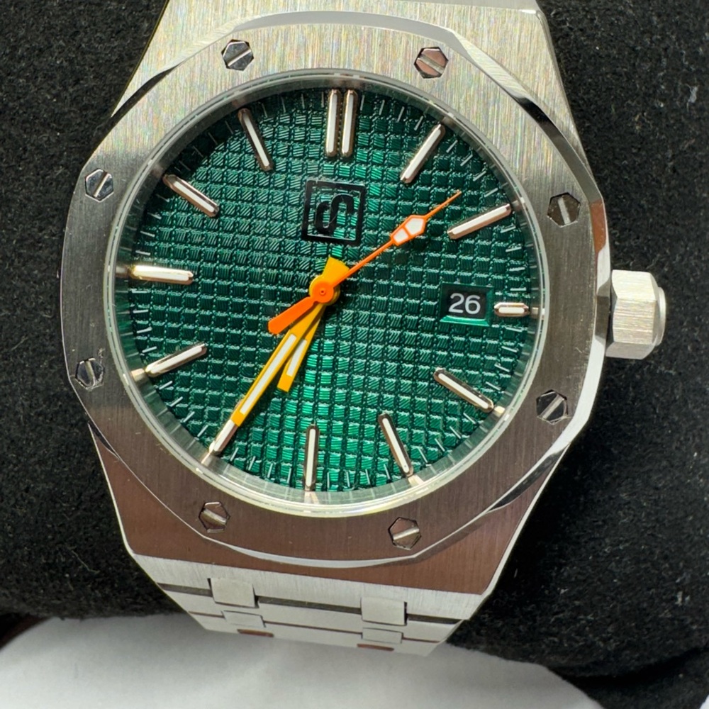 JP Royal Verde – NH36A Automatic, Green Tapisserie Dial, Integrated Bracelet